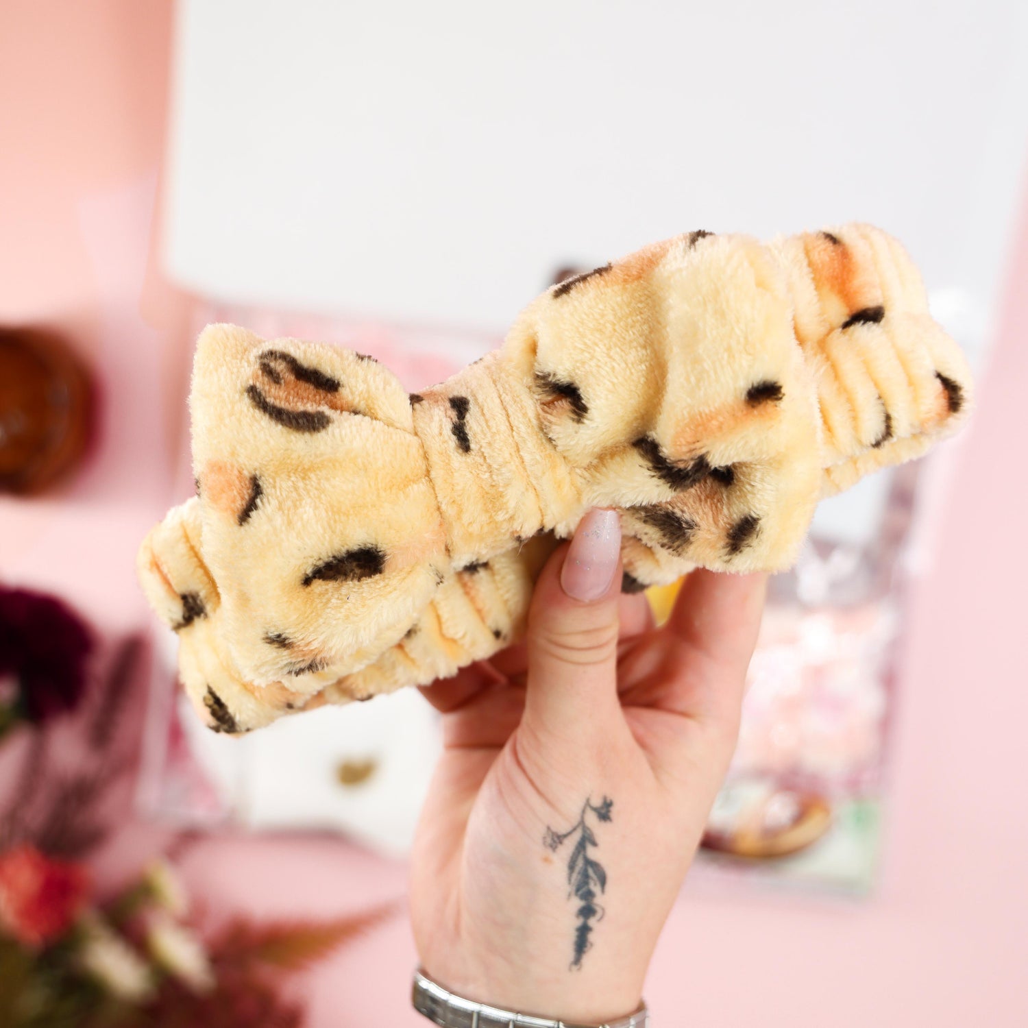 Autumn pamper hamper – gifts for her with bath salts, marshmallows, and cosy accessories