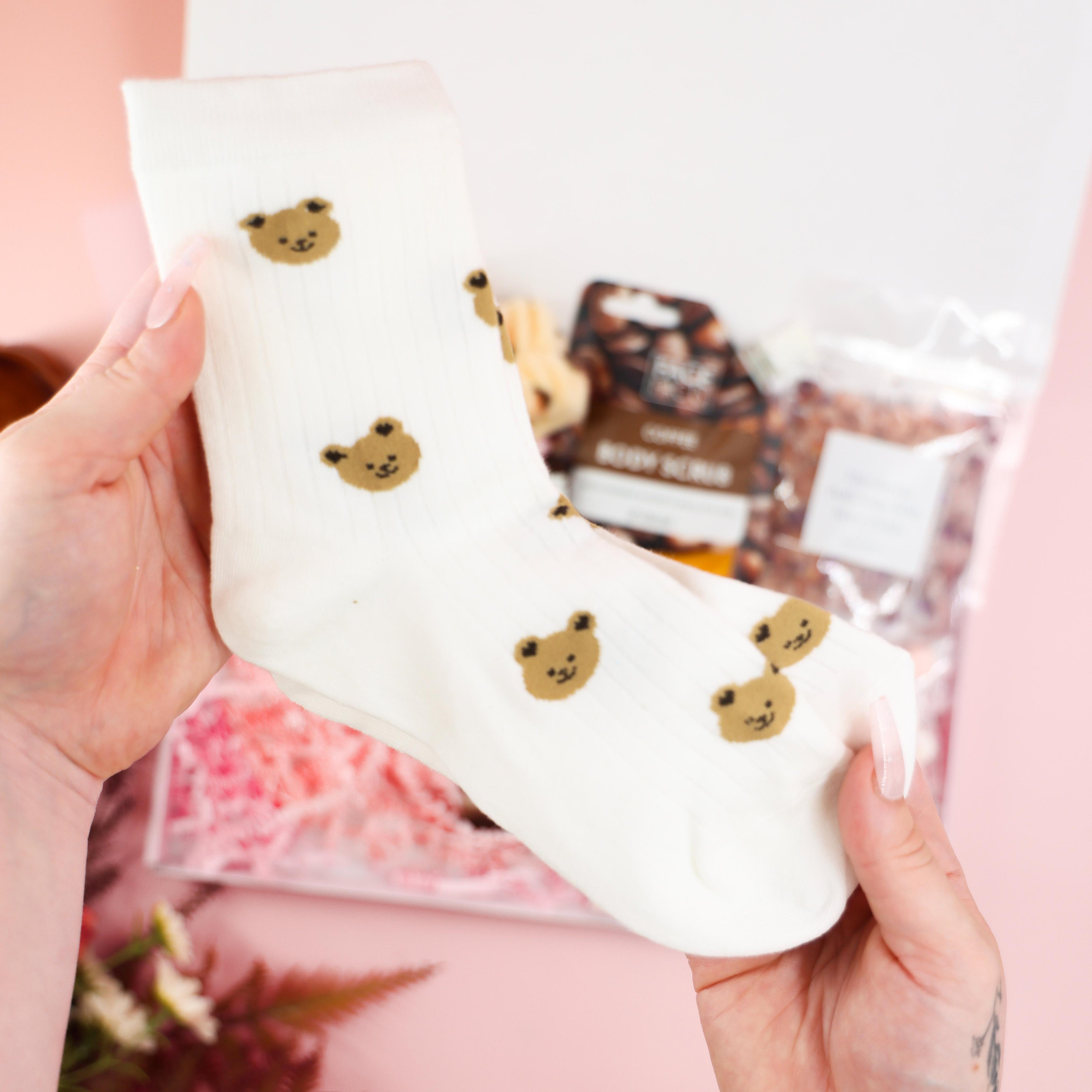 Seasonal treat box – autumn gifts with biscuits, chocolate bars, and coffee-themed goodies