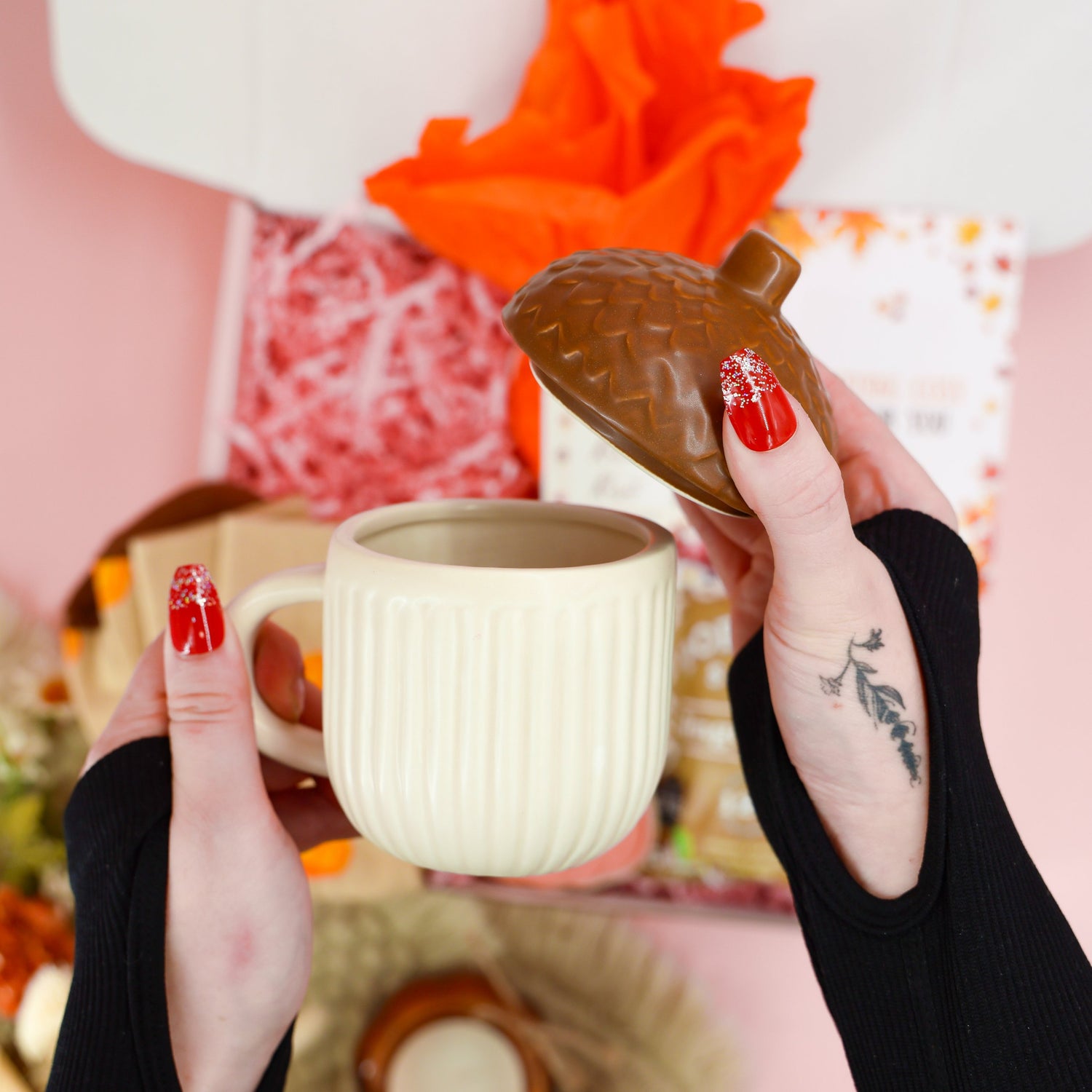 Autumn gifts for her – cosy hamper with pumpkin spice blend and autumn snacks