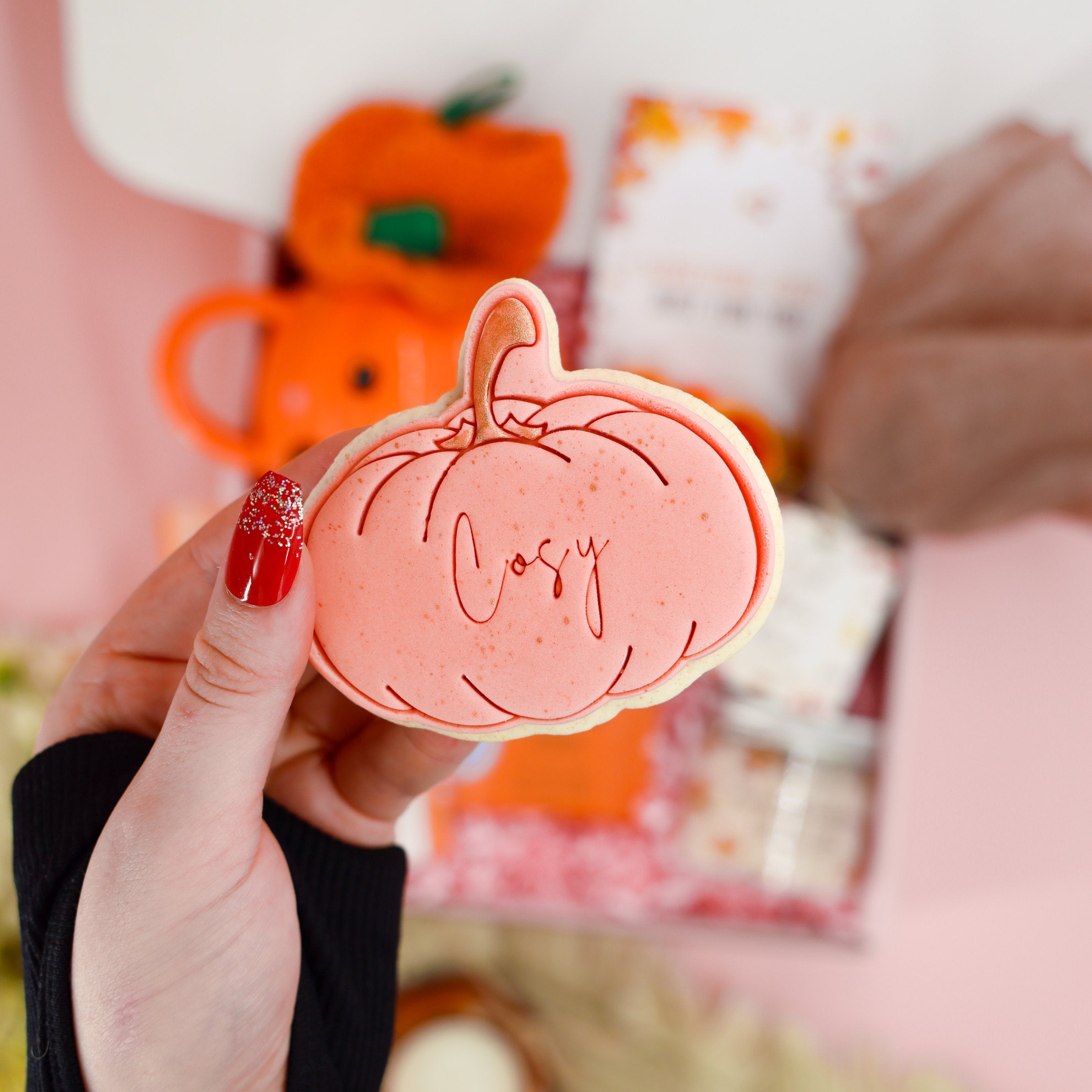 Autumn gifts for her – Pumpkin Patch Autumn Box with gingerbread candle and bath bomb