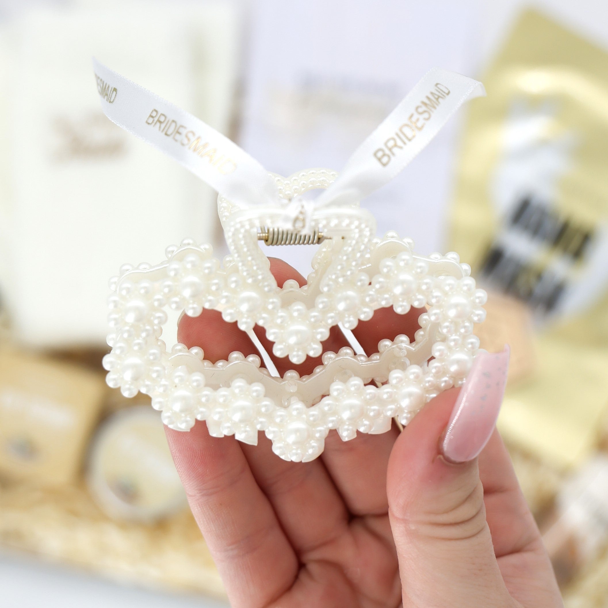 Bridal party gift – stylish pampering and a heartfelt proposal card