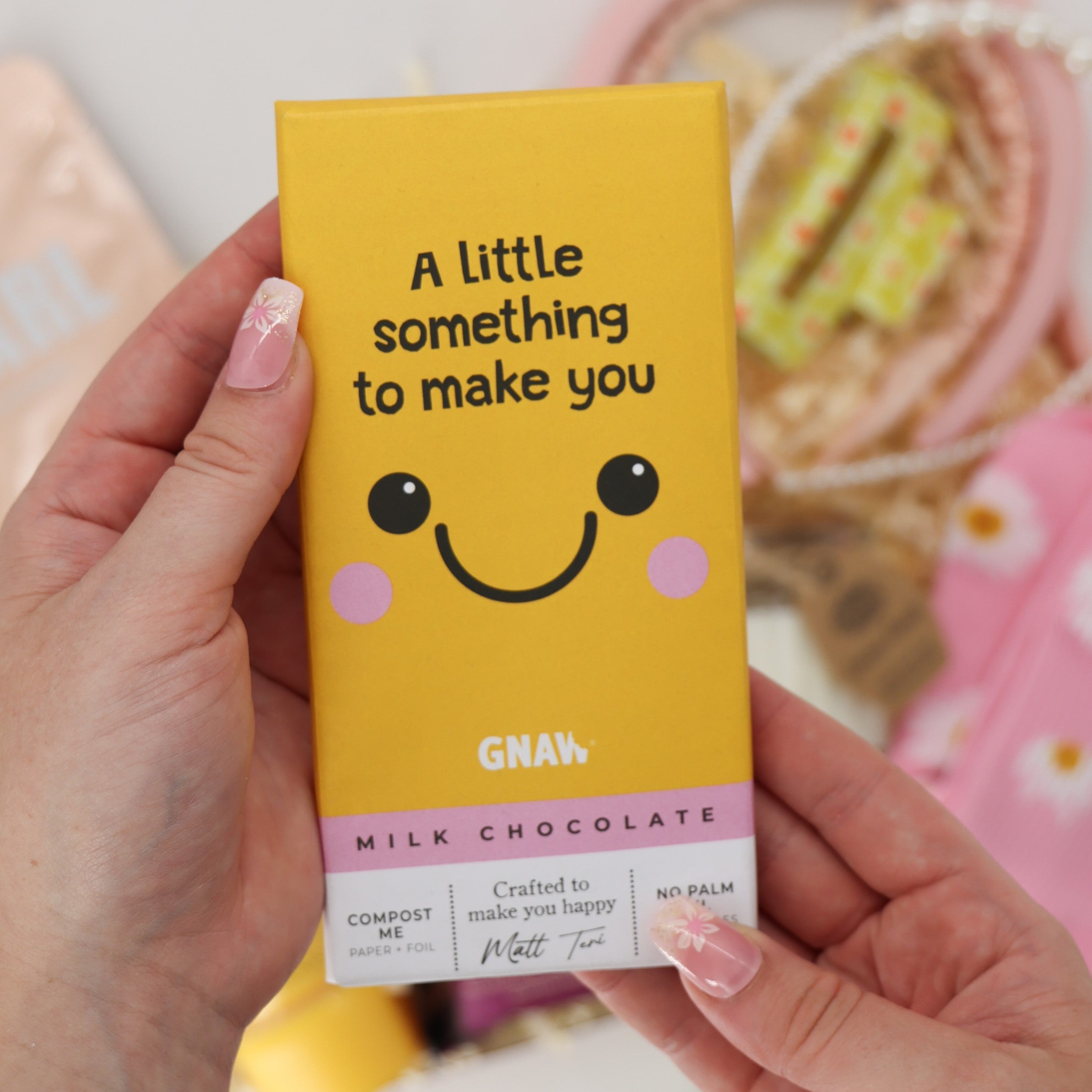Colourful cheer-up present with Vitamin C lotion and daisy-themed gifts