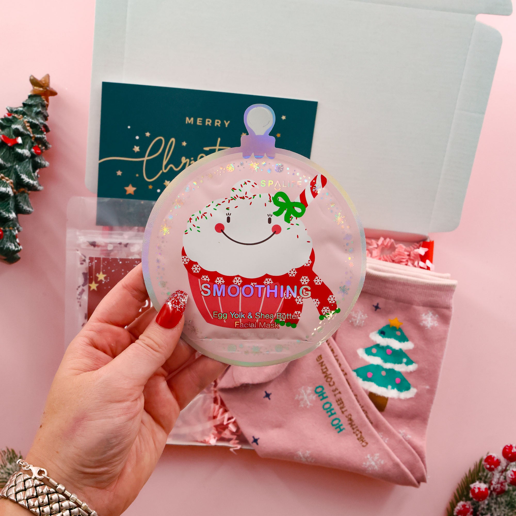 Christmas Eve gift – thoughtful holiday box with relaxation and festive accessories