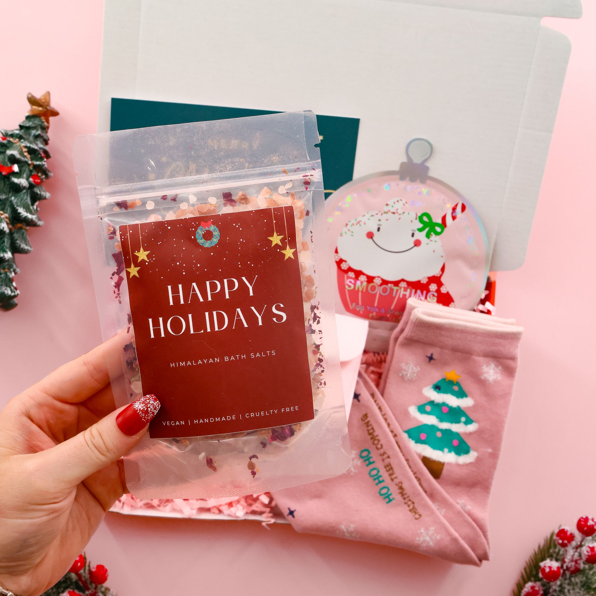 Letterbox Christmas gift for her – deluxe holiday self care and festive treats