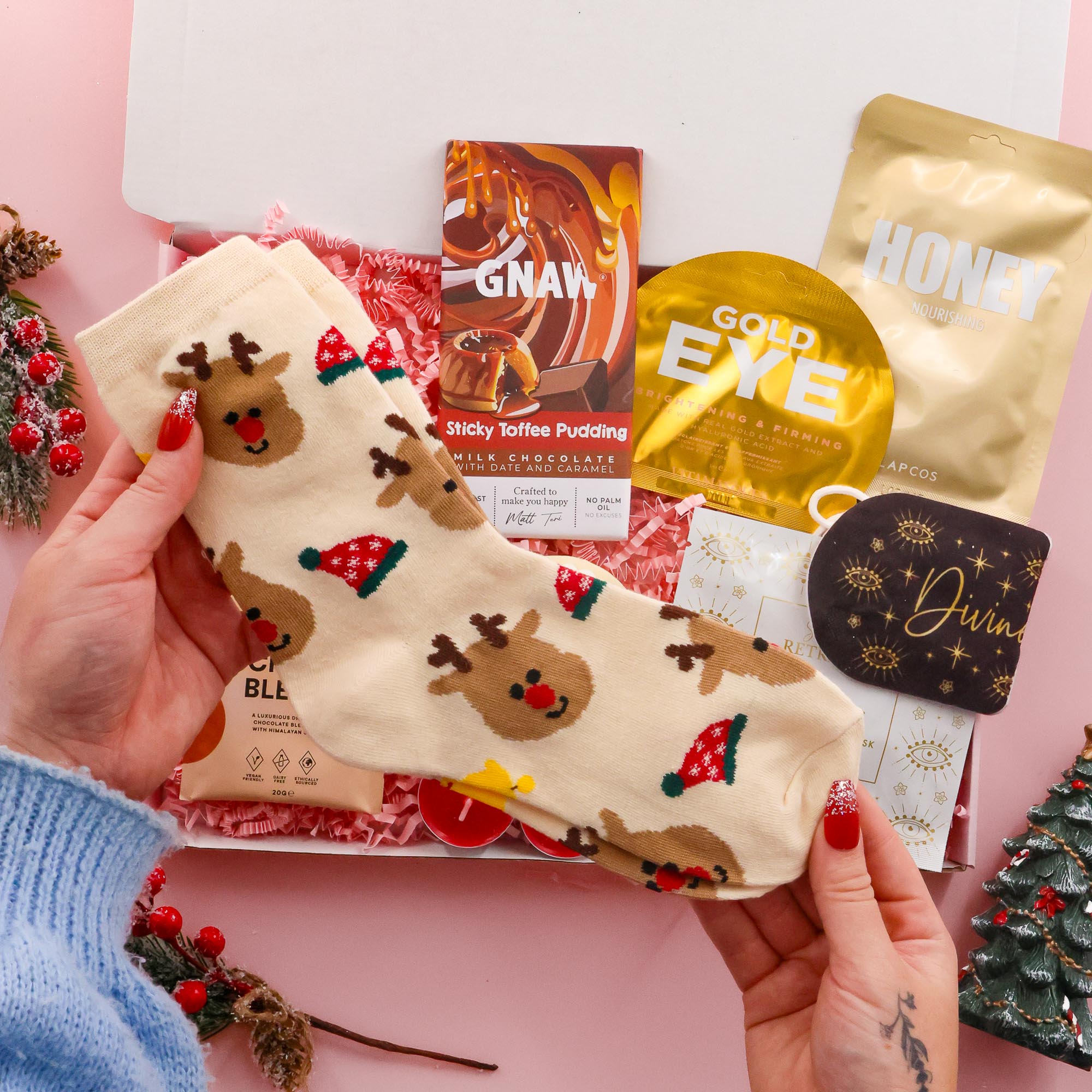 Christmas luxury gift – pamper hamper with socks, tea lights, chocolate and face masks