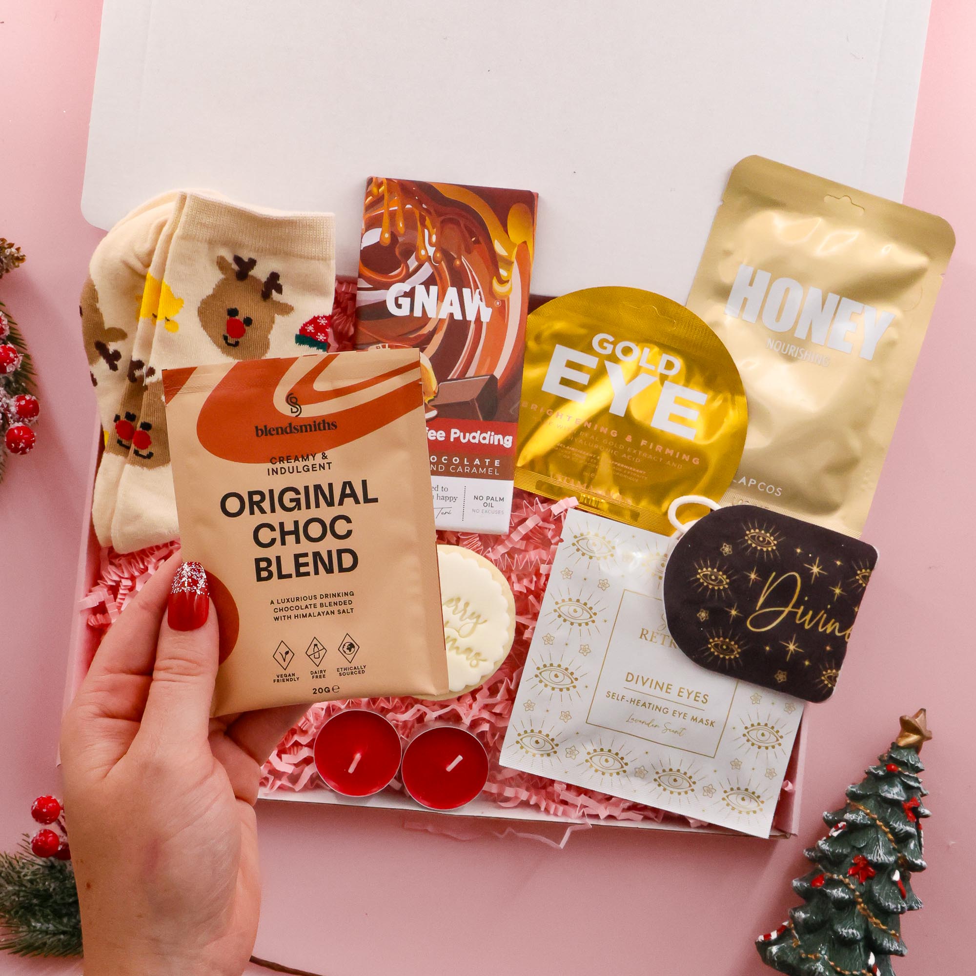 Christmas gift for her – elegant golden pamper hamper with cosy festive touches