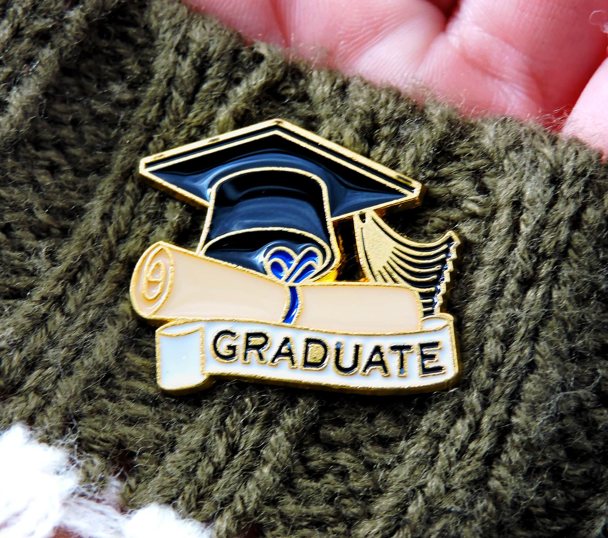 Graduate Pin featuring a detailed graduation cap and diploma design, symbolizing academic achievement. A perfect keepsake for new graduates.