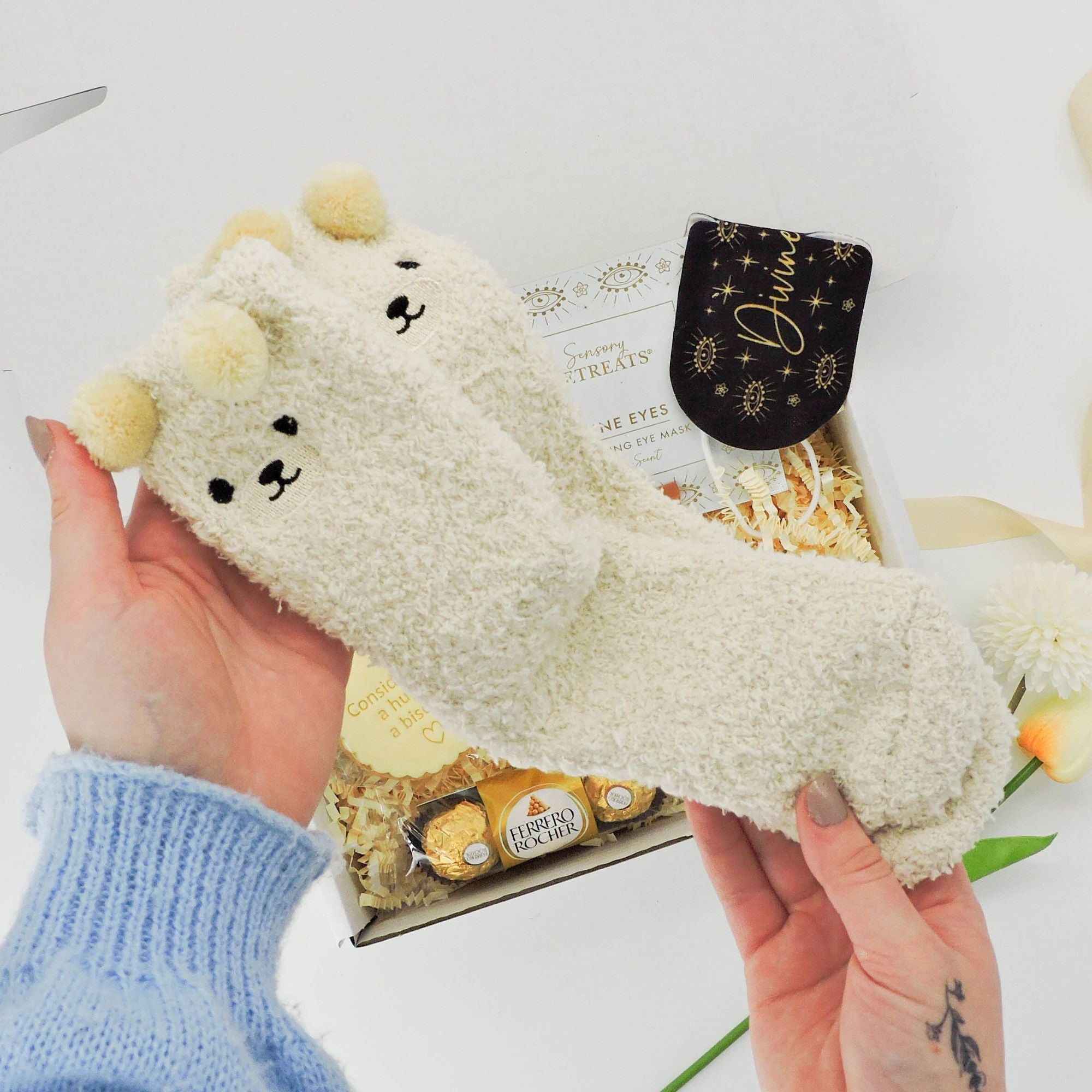 Thank You Gifts for Women – a soothing and pampering self-care box for unwinding