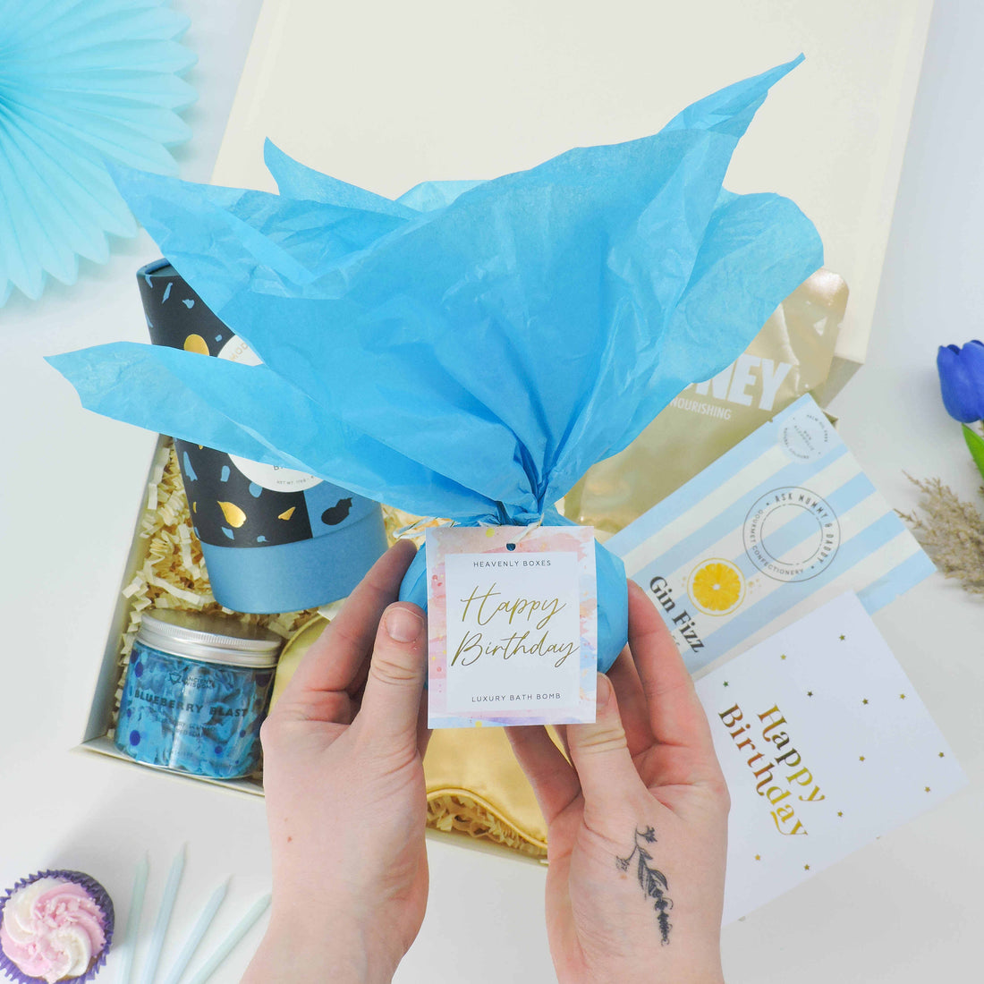 Birthday gift for her – curated birthday boxes with stylish, thoughtful surprises to celebrate her day
