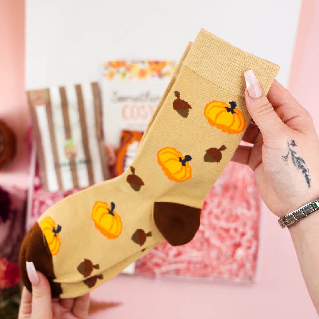 Cosy autumn gifts – pamper set for her with candle, bath salts, and sweet treats