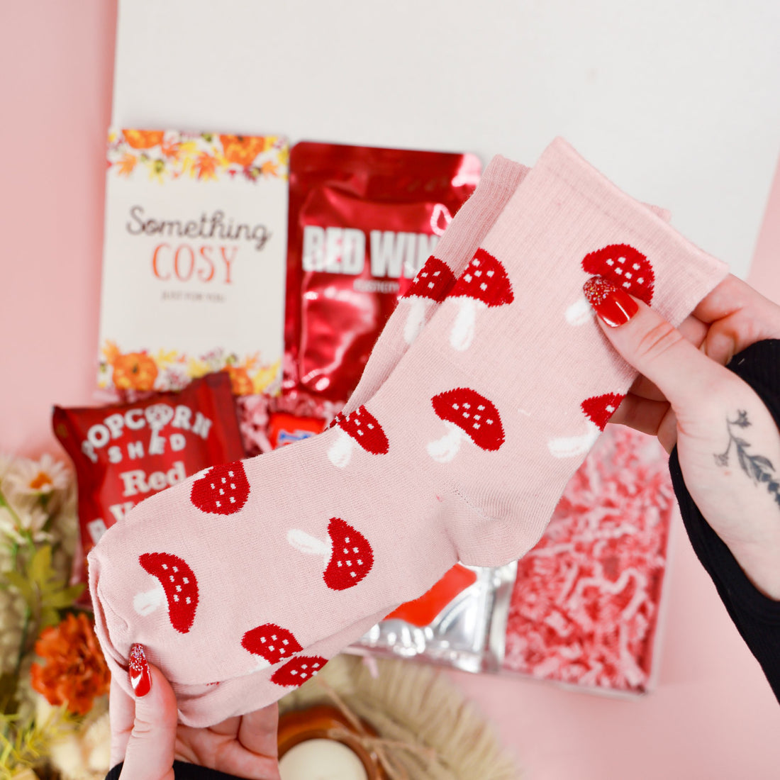 Autumn gifts for her – cosy seasonal gift box with red wine mask and red velvet popcorn
