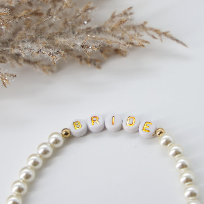 Bride Gold and Pearl Beaded Bracelet featuring glossy faux pearls and gold-lettered beads spelling “BRIDE,” lightweight and adjustable, ideal for bridal occasions.
