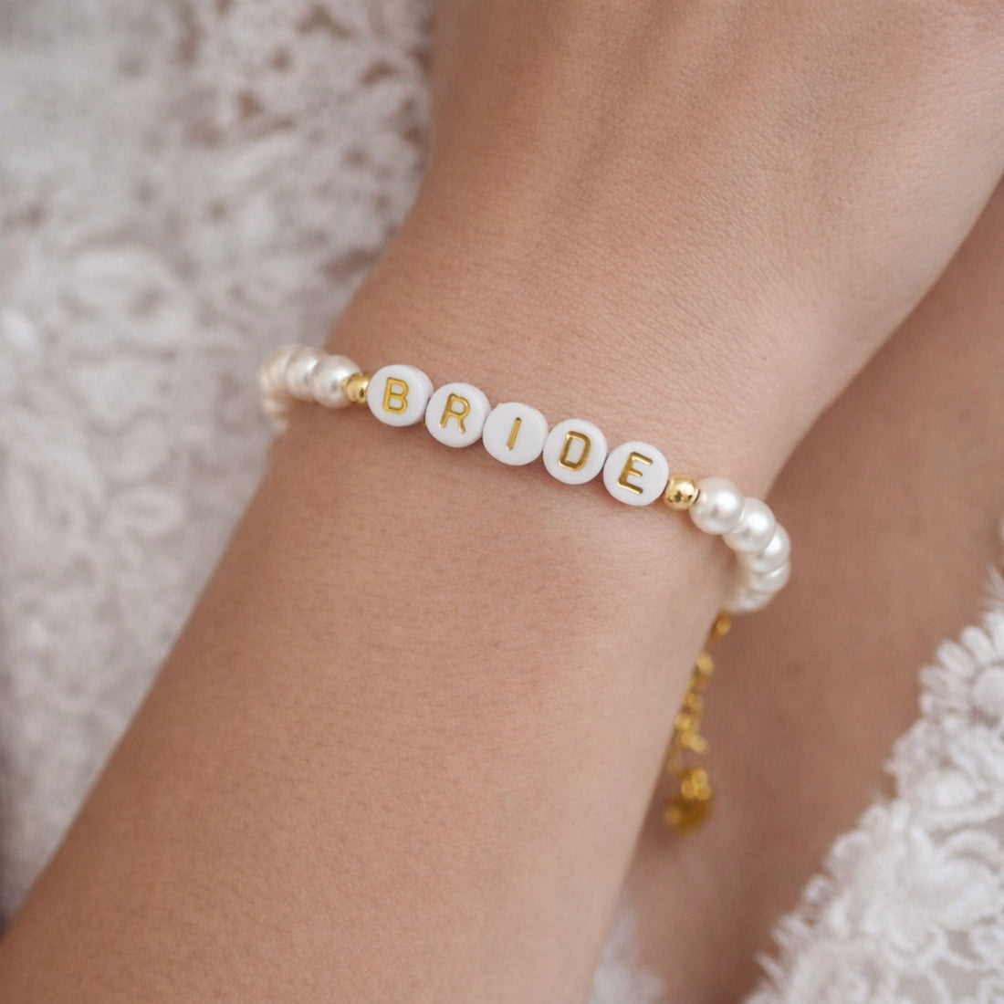 Bride Gold and Pearl Beaded Bracelet featuring glossy faux pearls and gold-lettered beads spelling “BRIDE,” lightweight and adjustable, ideal for bridal occasions.