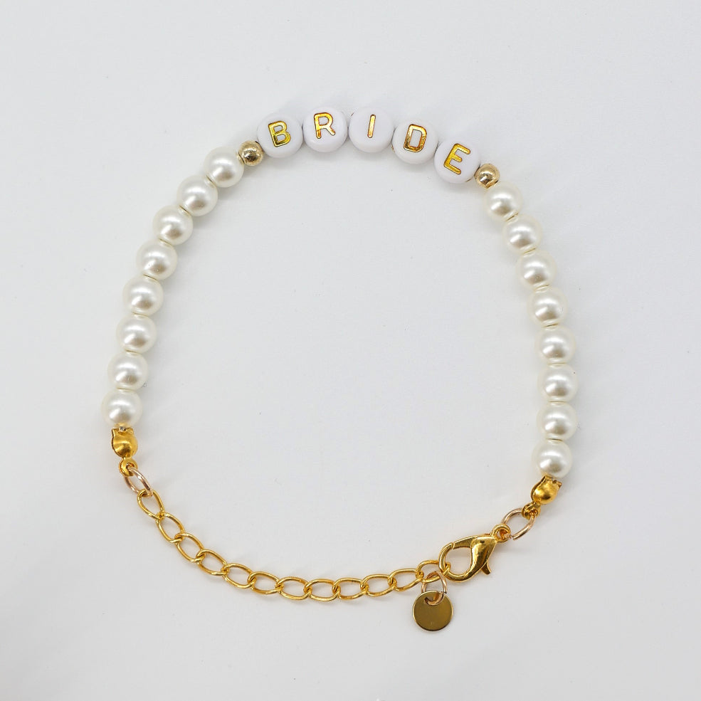Bride Gold and Pearl Beaded Bracelet featuring glossy faux pearls and gold-lettered beads spelling “BRIDE,” perfect for bridal showers and pre-wedding celebrations.