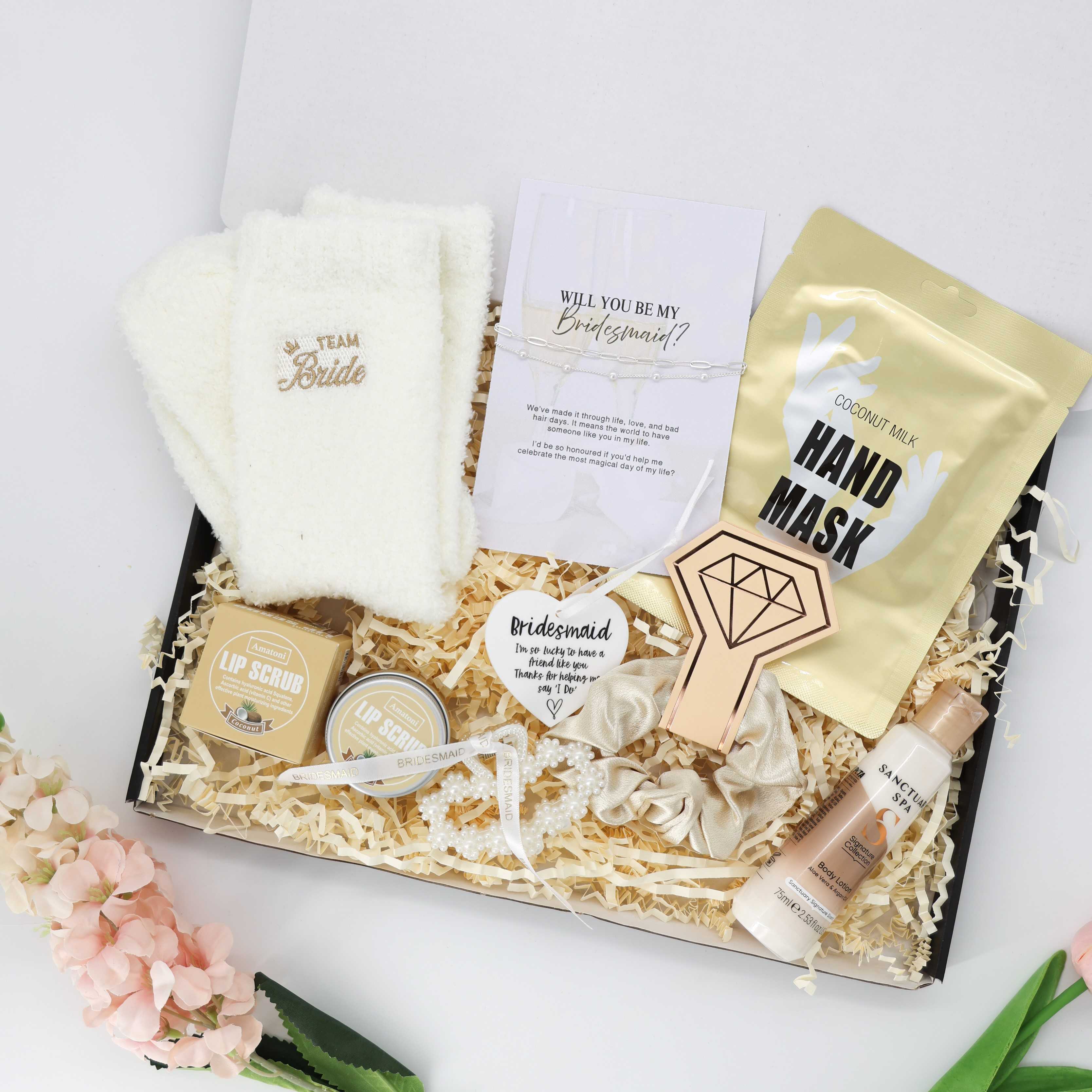 Bridesmaid gift box – gold accessories, hand mask and cosy socks


