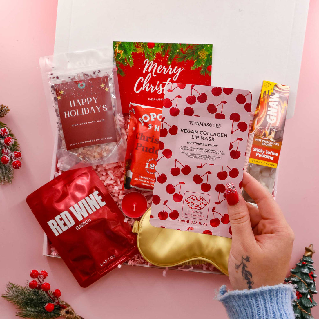 Holiday pamper hamper – Christmas gift box with self care and cosy indulgence