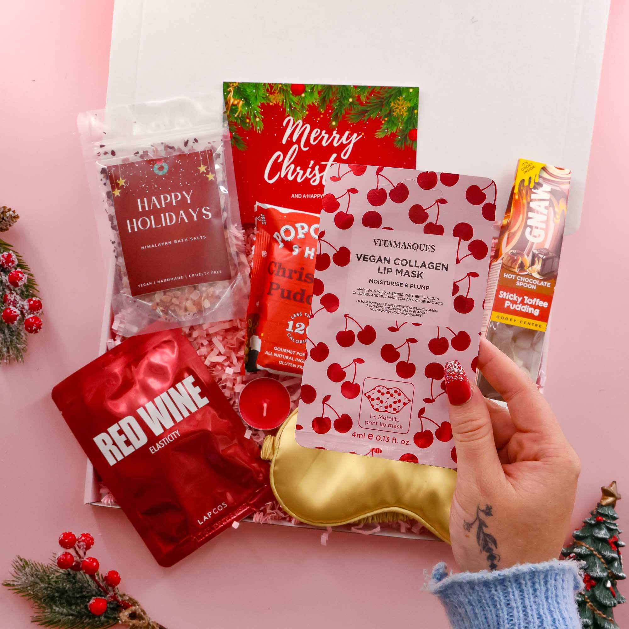 Holiday pamper hamper – Christmas gift box with self care and cosy indulgence