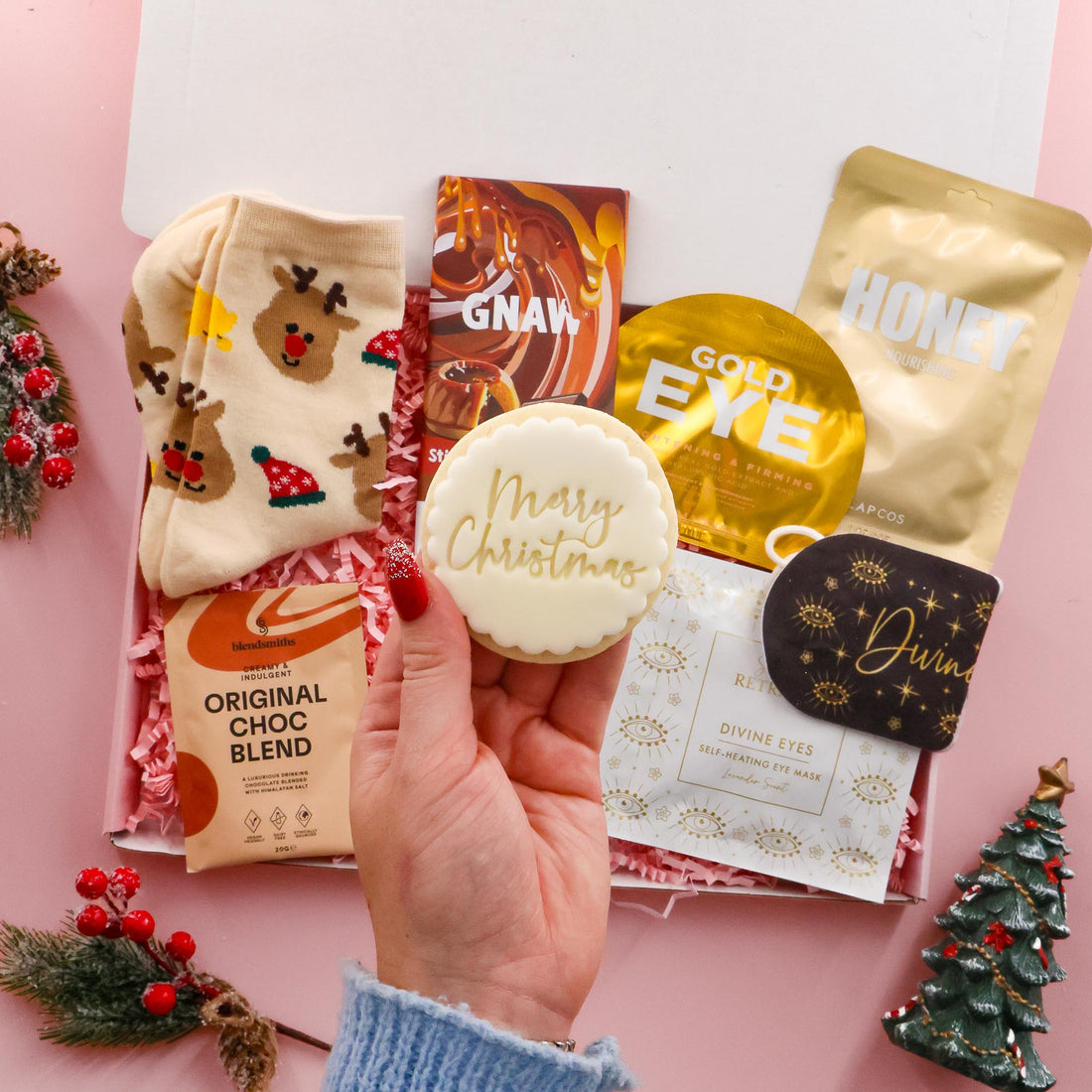 Holiday pamper hamper – gold themed Christmas gift with self care and cosy treats