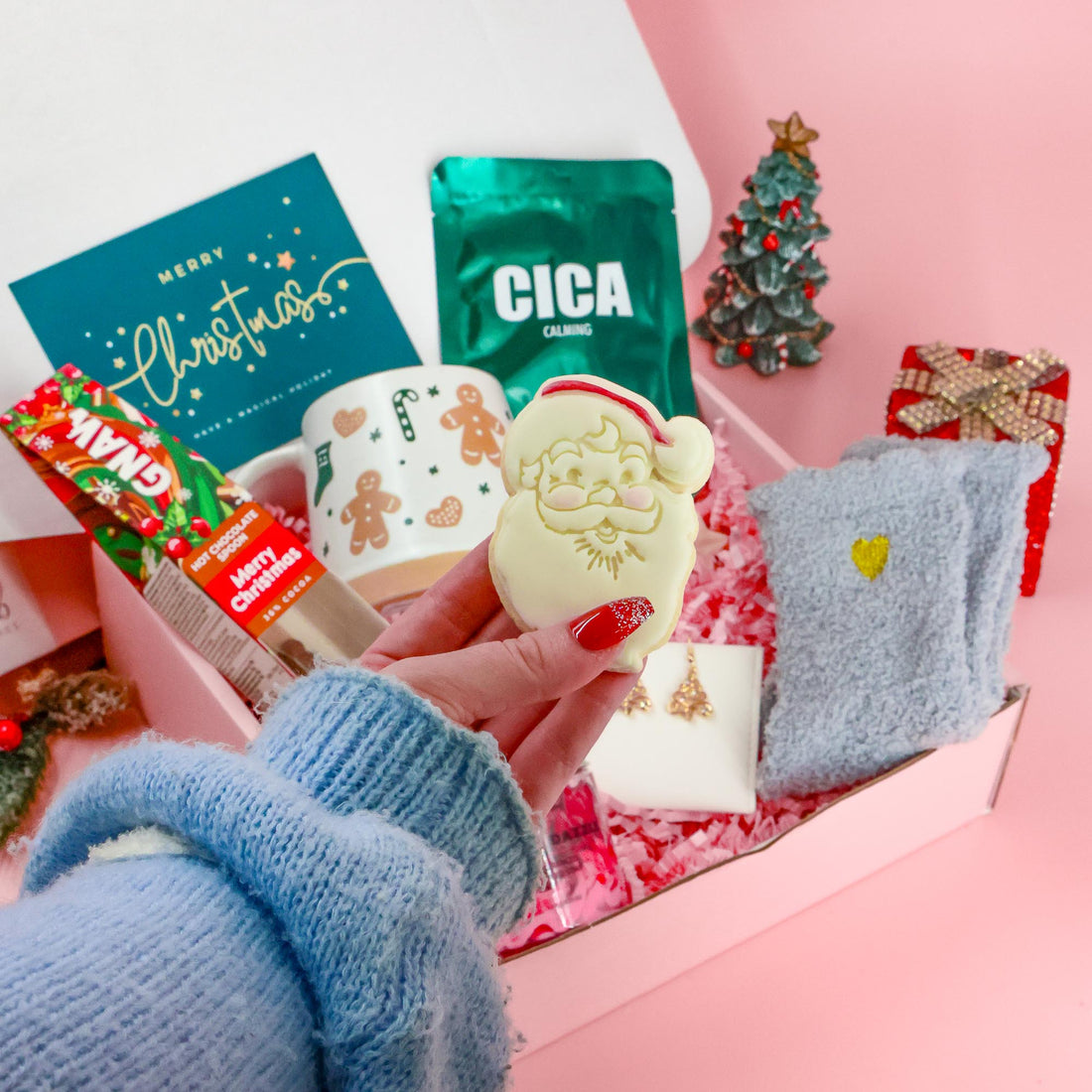 Christmas pamper hamper – luxury gift for her with whipped soap, mask and cosy accessories