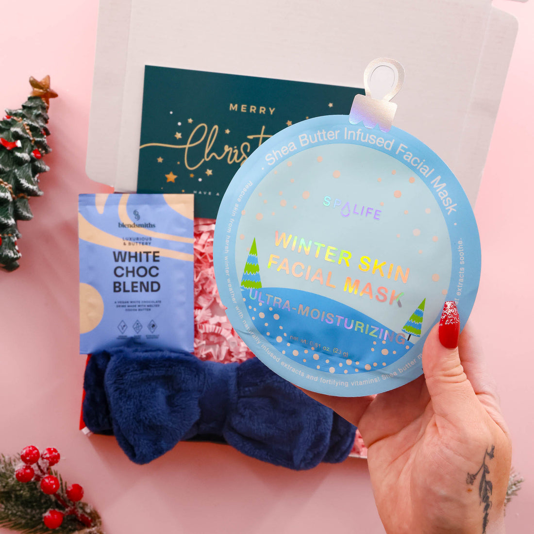 Letterbox holiday gift – stylish Christmas self care box with seasonal treats