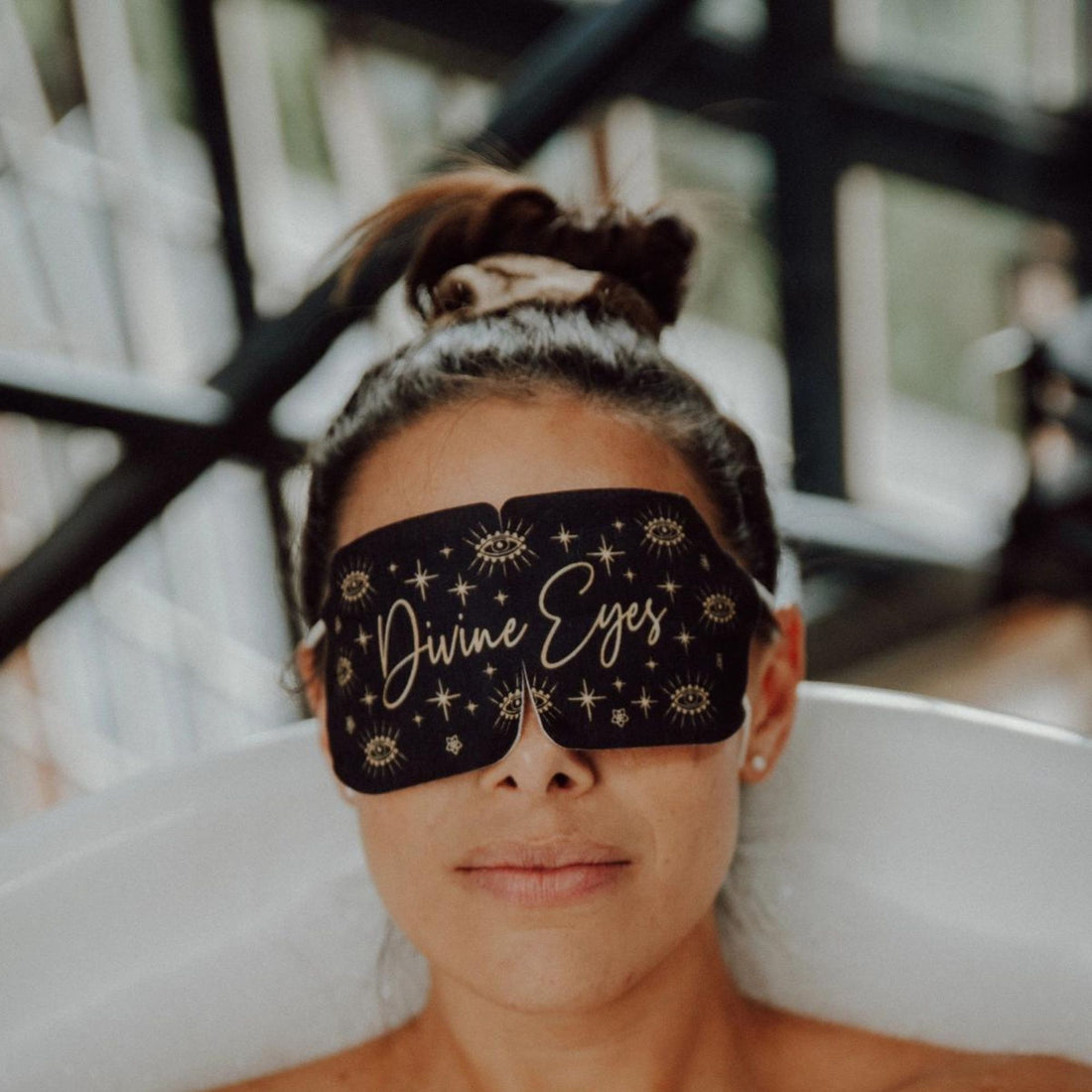 Divine Eyes Self-Heating Mask on a woman&