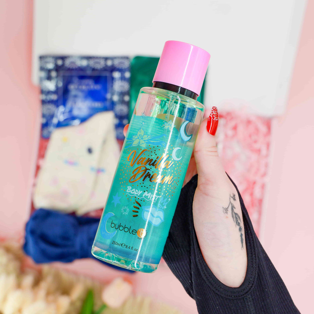 Vegan body mist from the Dreamy Nights Self-Care gift box, a perfect relaxation and pampering gift for her.