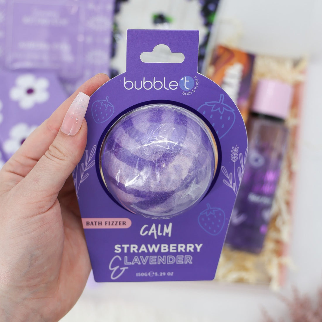 Relaxation gift set – Evening Calm box with lavender-inspired treats for a peaceful evening ritual
