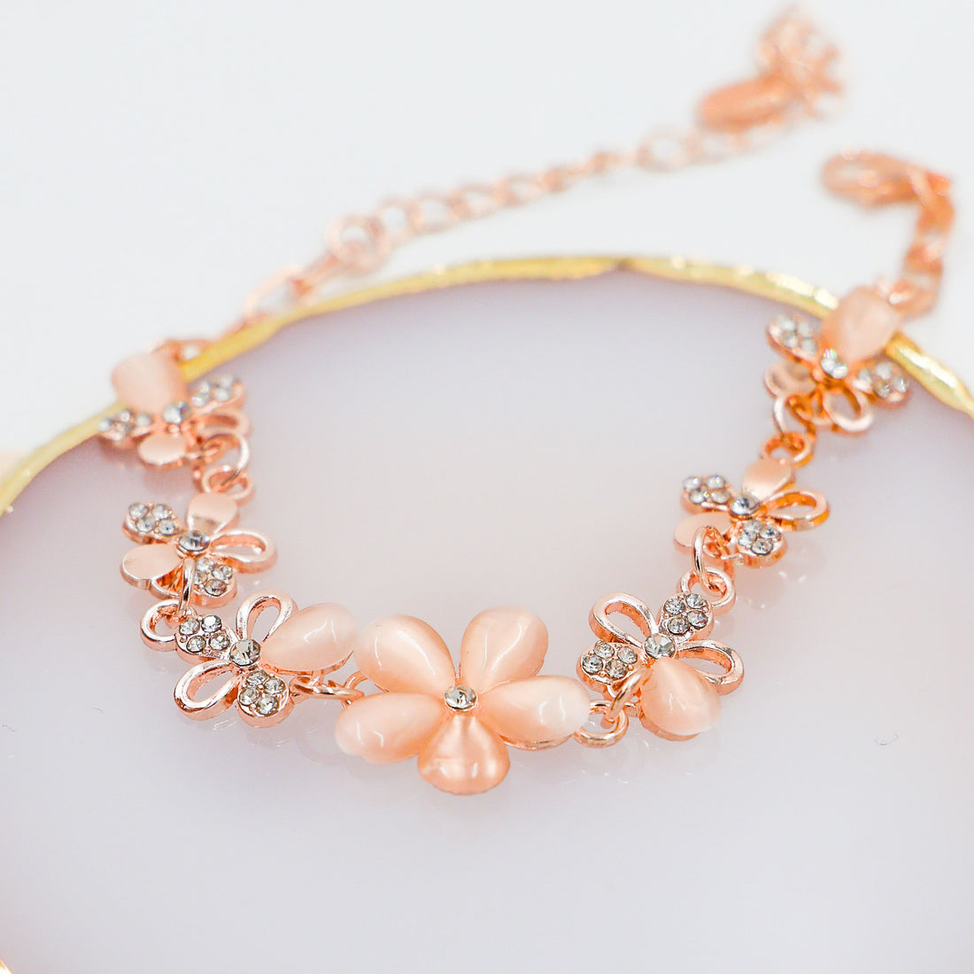 Gifts for her – elegant rose gold bracelet with floral design
