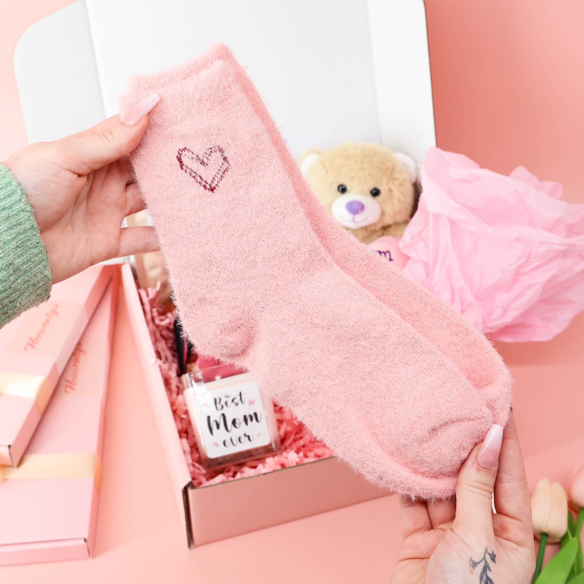 Mother’s Day gift – stylish blush gift box filled with snacks, pamper essentials and sentimental keepsakes for mum